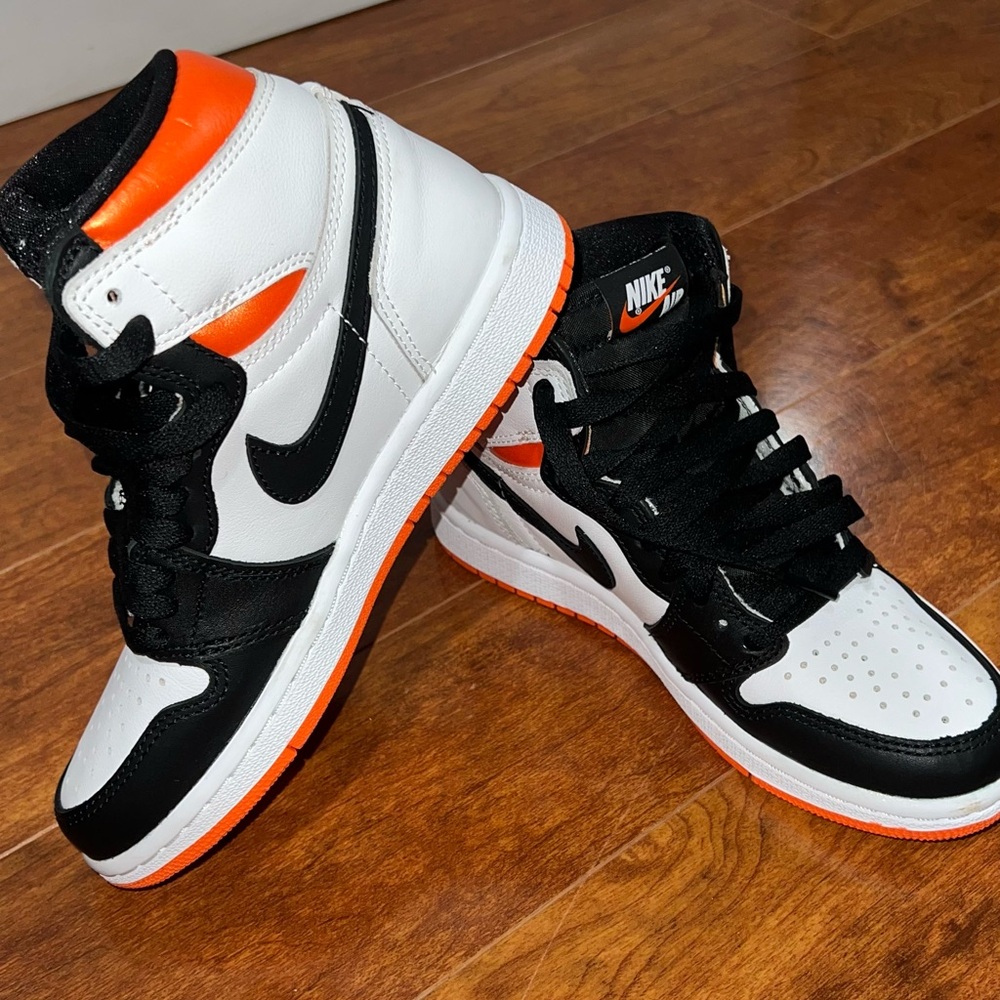 Jordan 1’s electro orange
